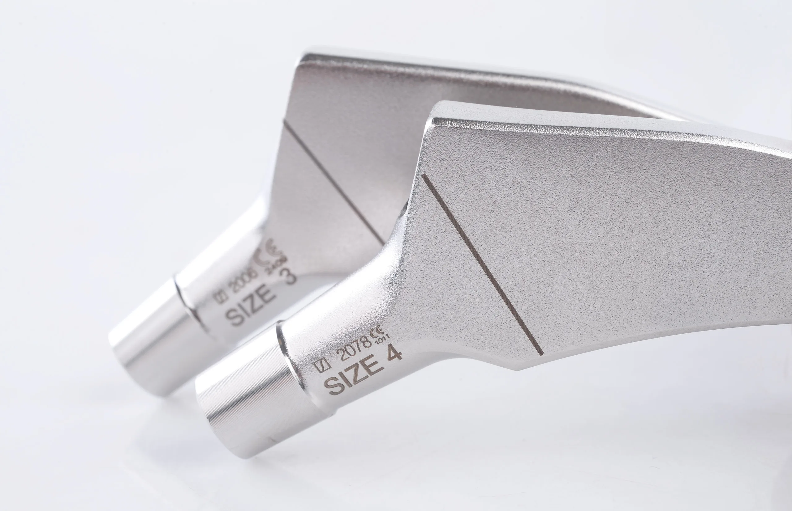 Pannon cemented, lateralized prosthesis stem - Image 2